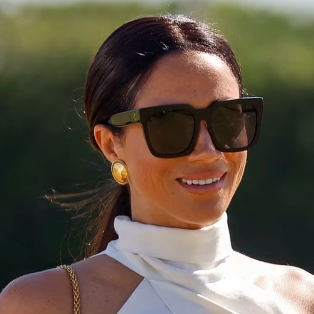 🌸 Stylish Black Sunglasses for Women 🌸